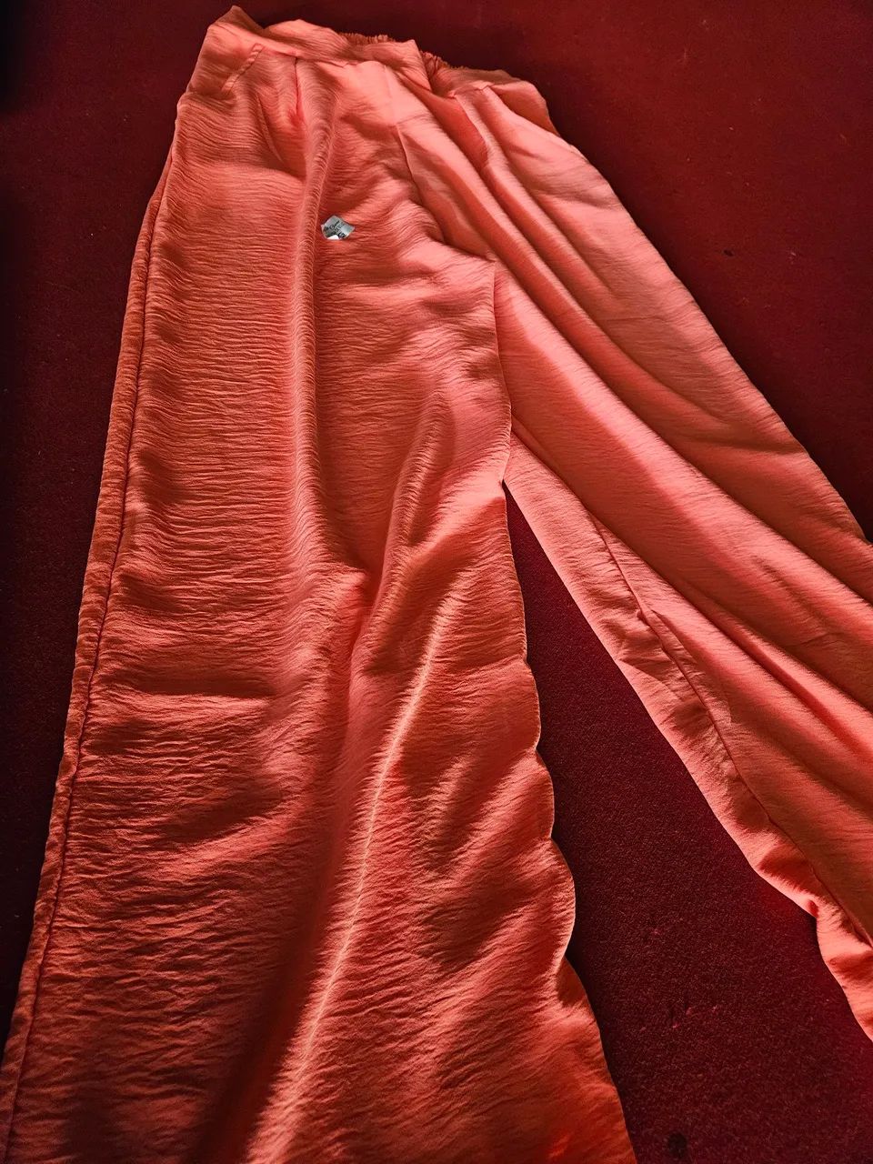 Calça de tecido leve e confortável