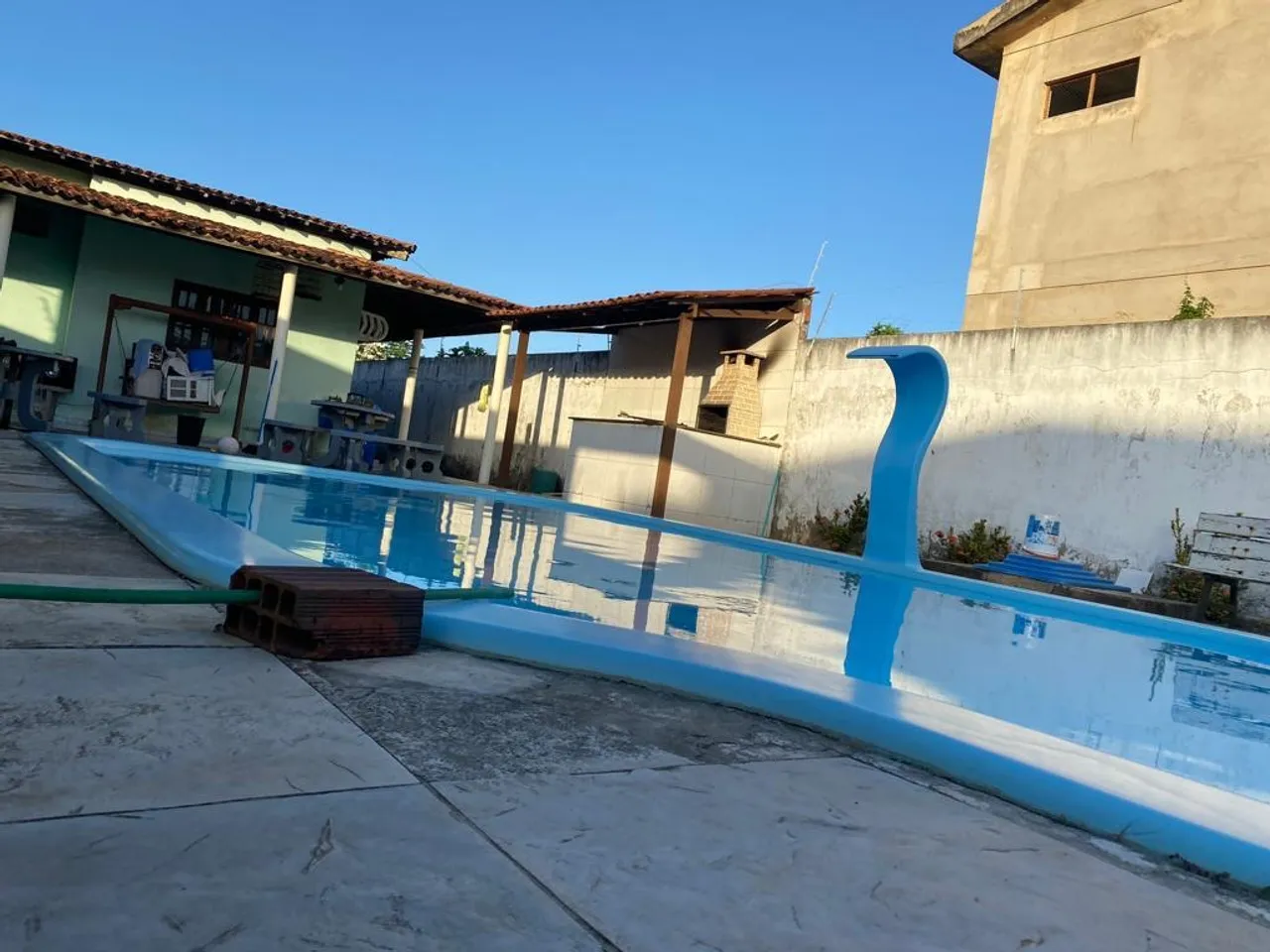 VENDO CASA FRANCÊS!! FINANCIO!! 3 QTS S/1SUITE DCE!! C/PISCINA 570 MIL.