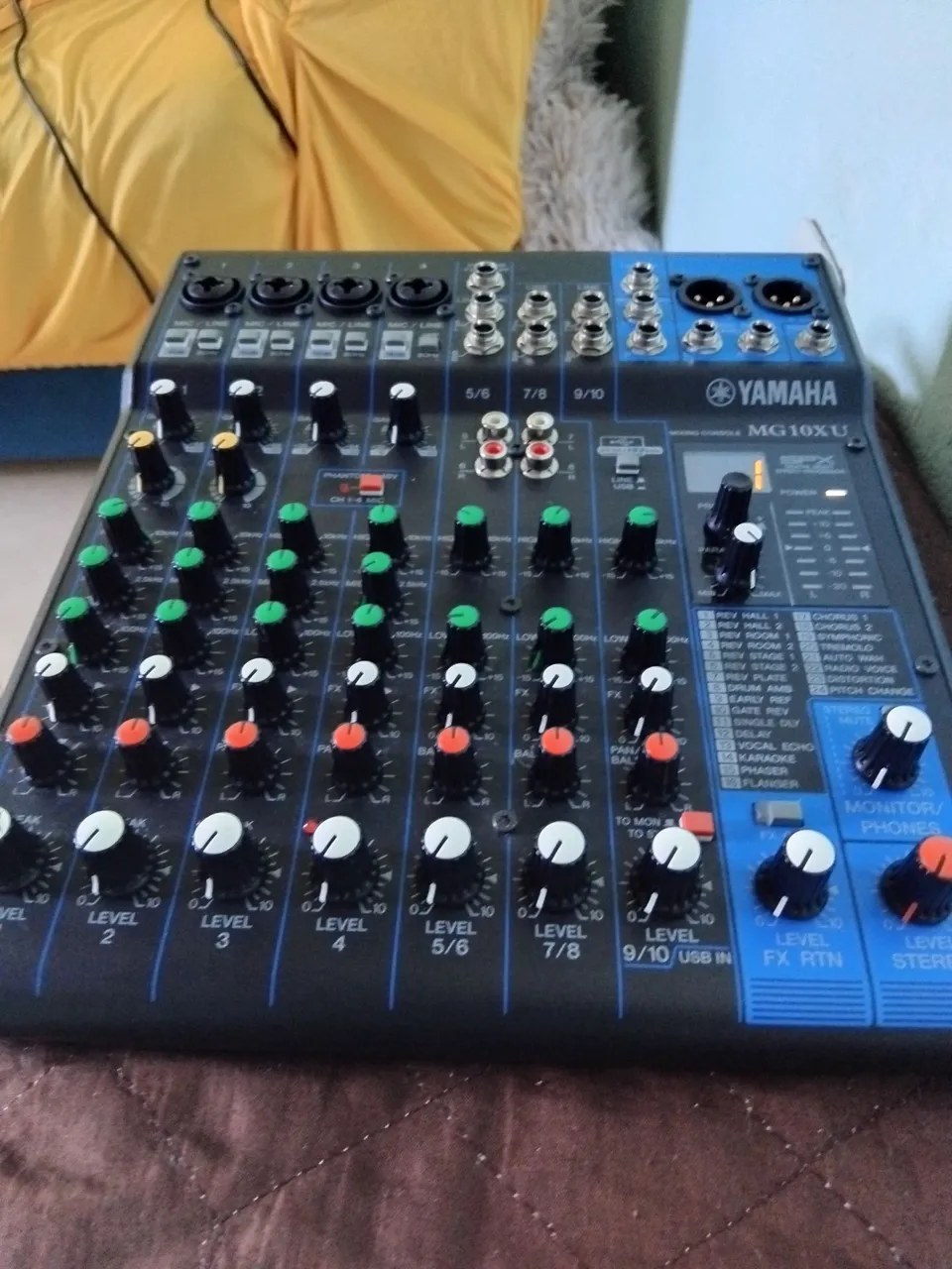 Mixer de som yamaha MG 10 X