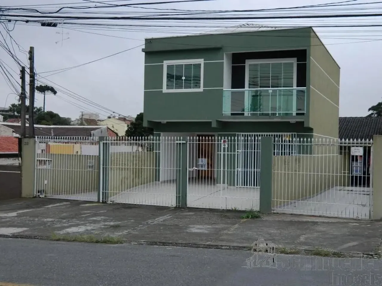 Sobrado com 3 quartos para alugar por R$ 3100.00, 110.00 m2 - XAXIM - CURITIBA/PR