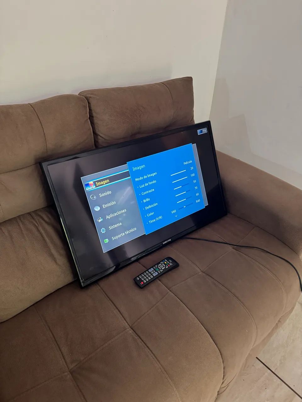 TV Samsung 32 com antena e suporte parede