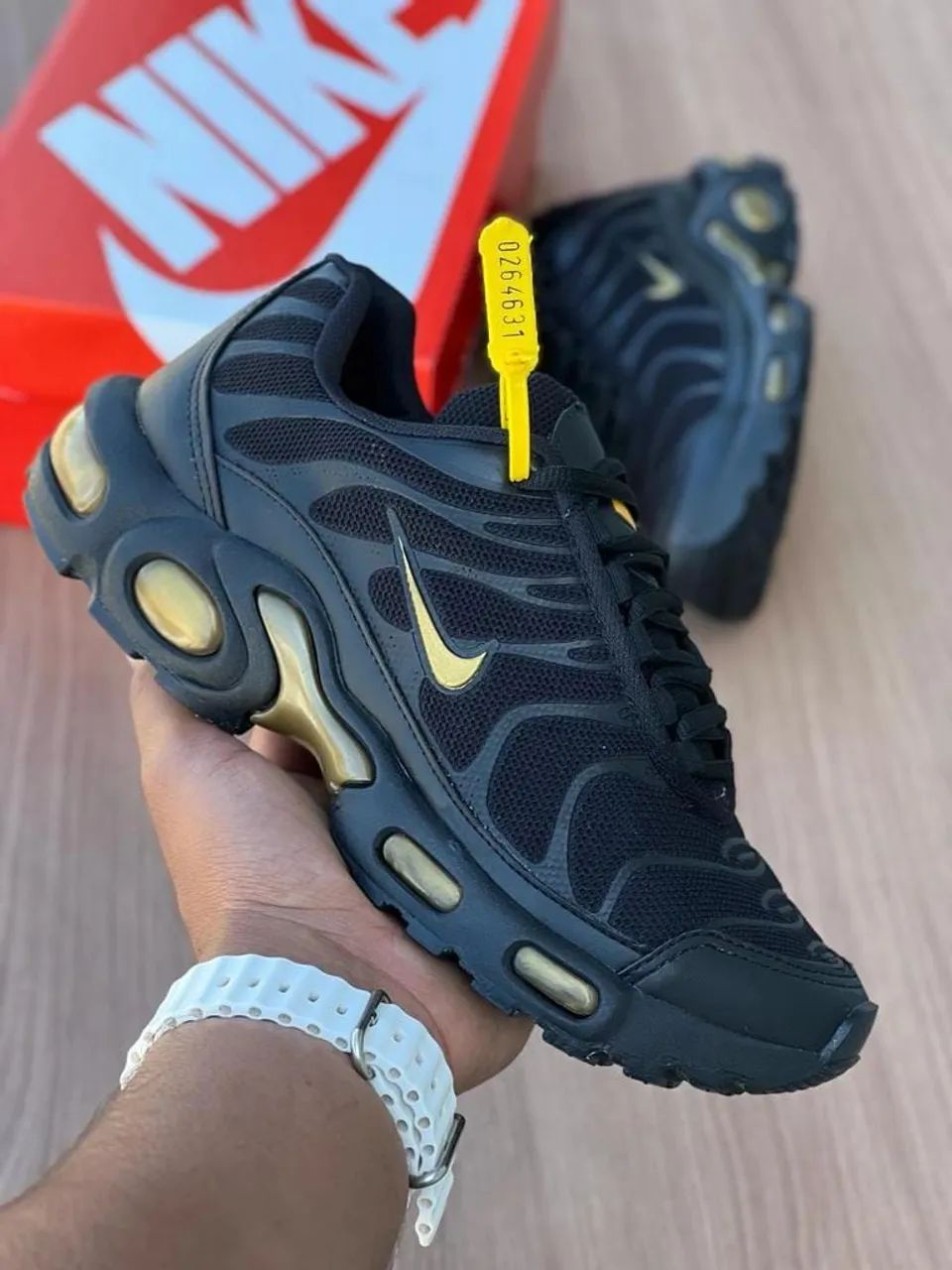 Nike Air Max Plus TN - Preto e Branco - Foto 4