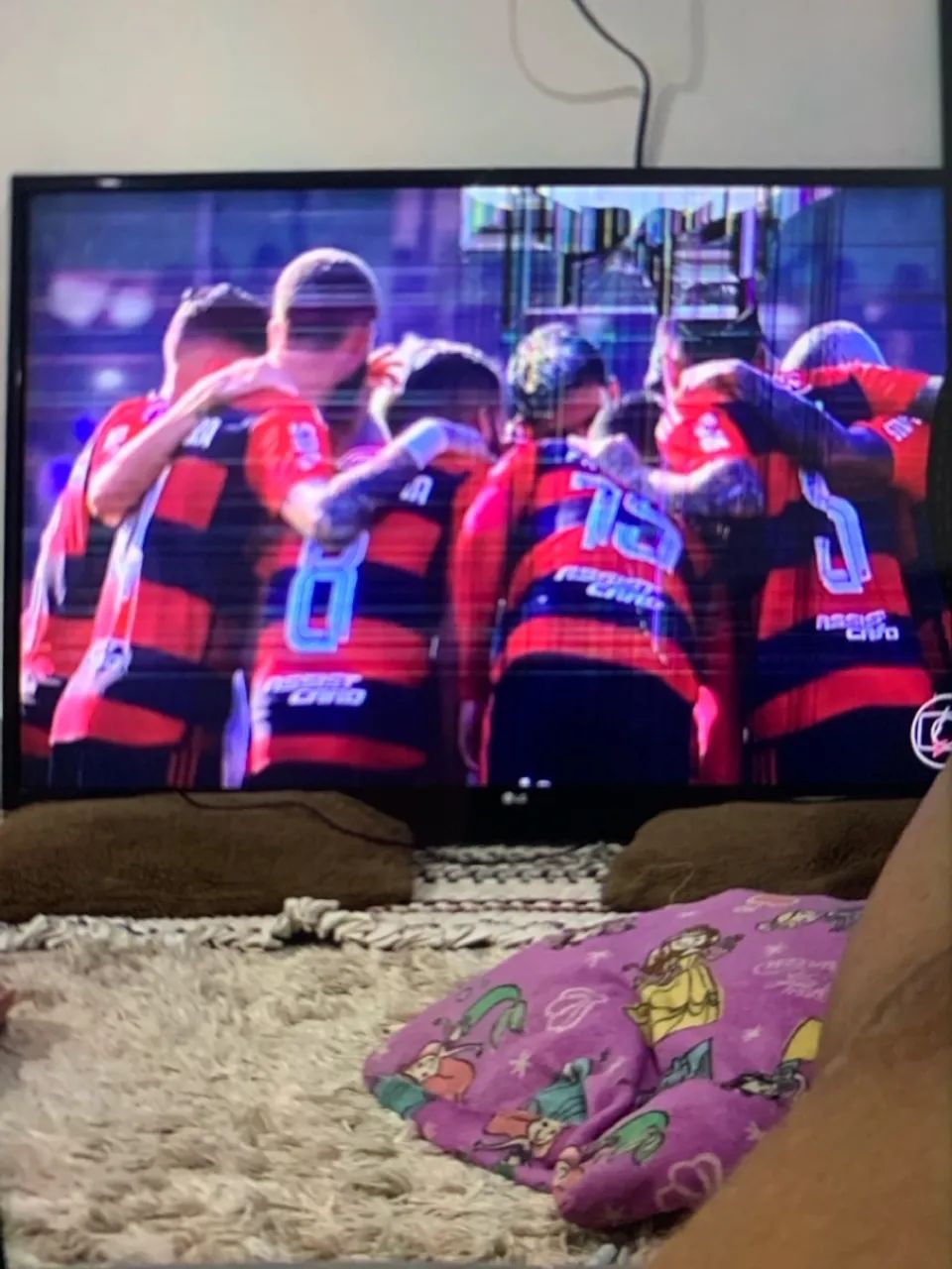 TV com tela quebrada - Foto 2