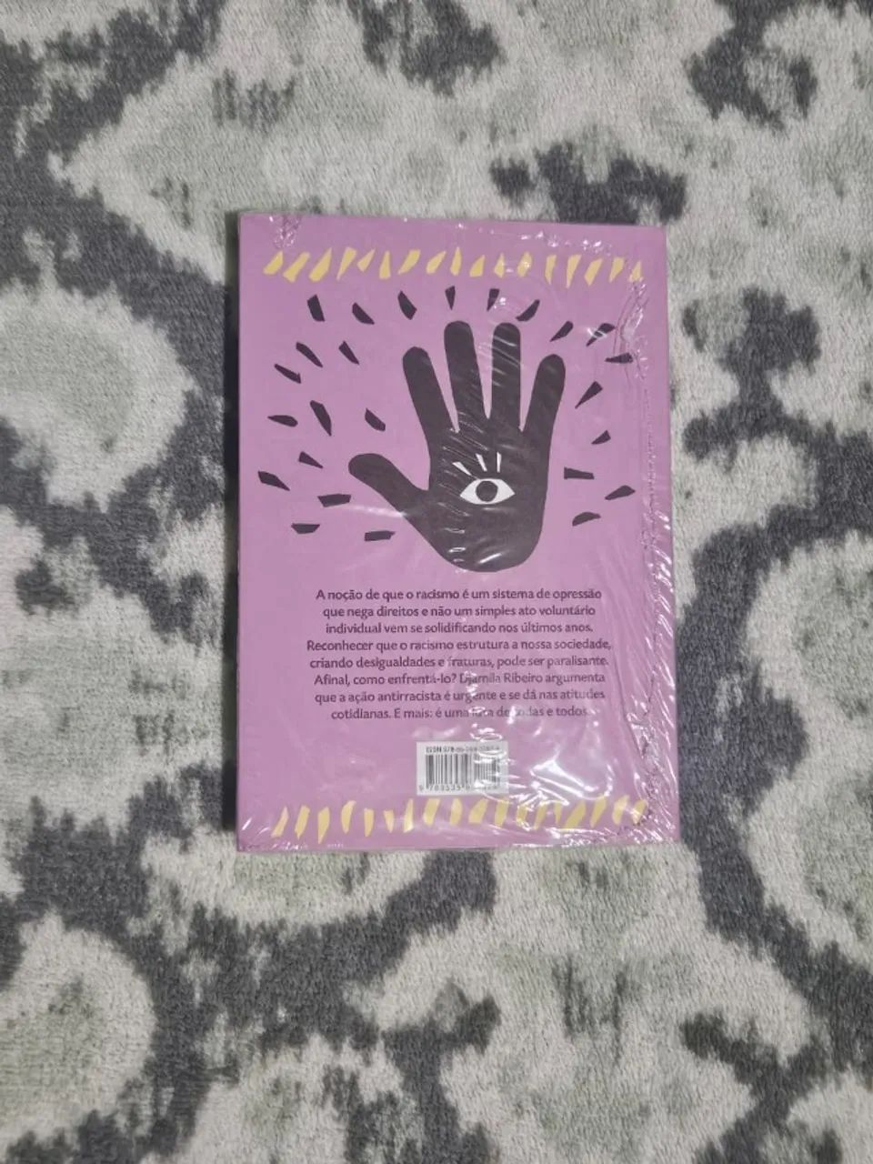 Livro - Pequeno Manual Antirracista - Djamila Ribeiro  - Foto 3