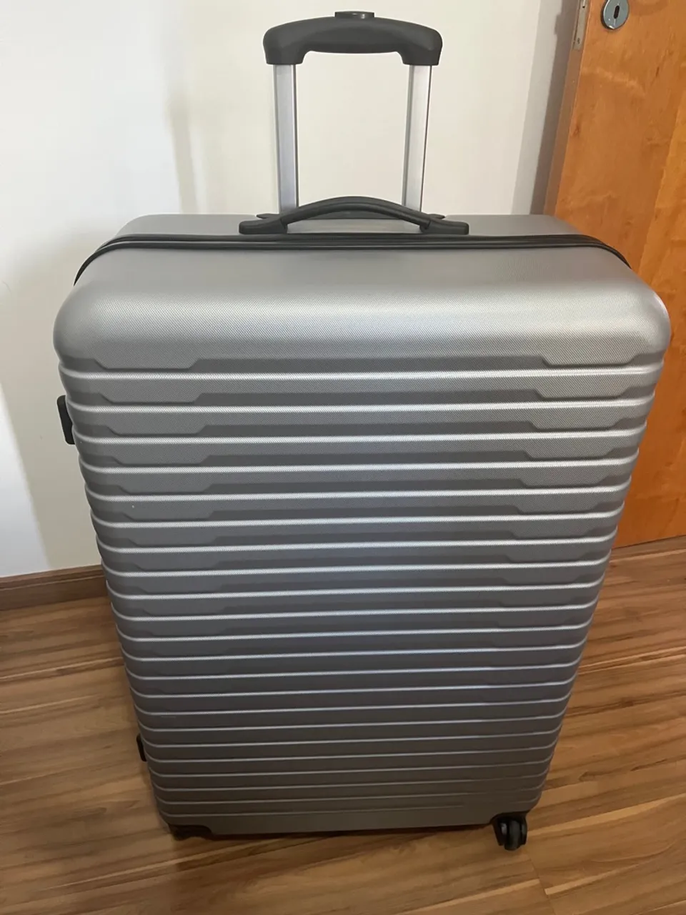 Mala para viagem de 23kg muito espaçosa