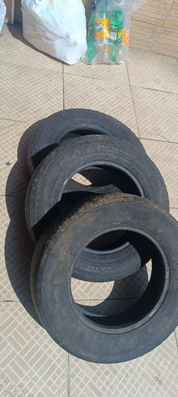 Três pneu para van 205/75 R16