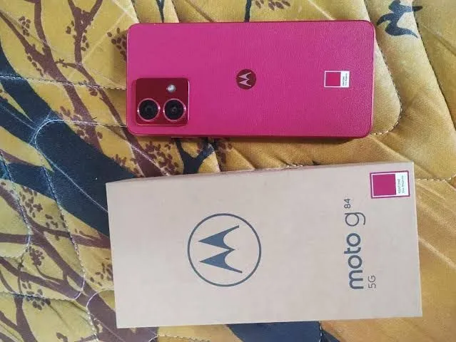 Moto g84