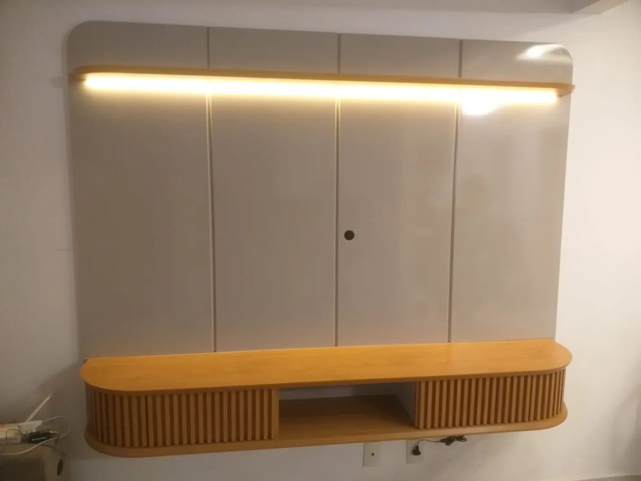 Rack para TV com LED embutido