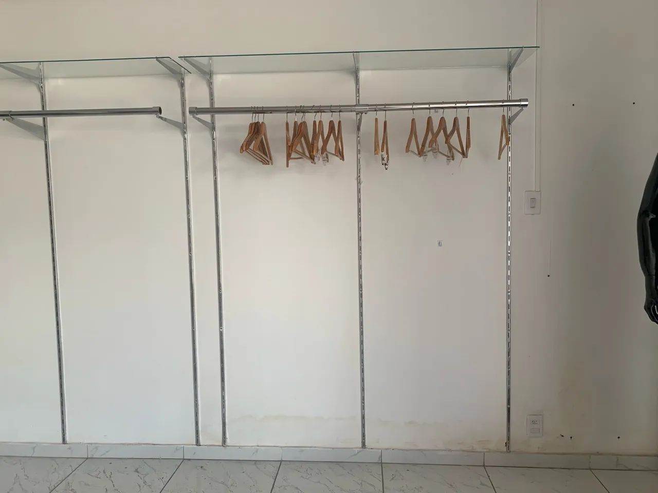 Vendo 3araras de parede super resistente. - Foto 4