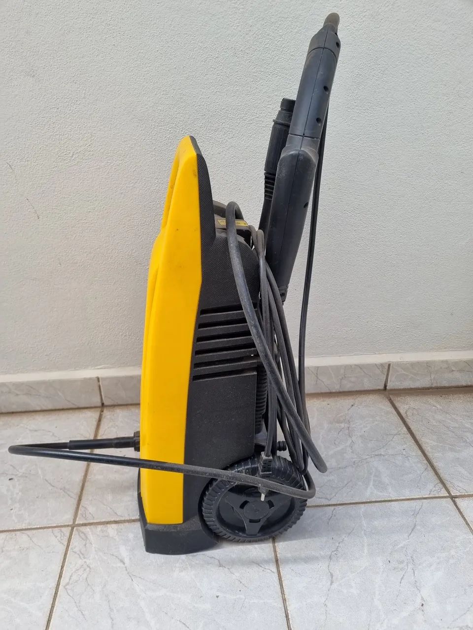 Lavadora de Alta Pressão Electrolux Power Wash Eco EWS30 1800psi com Bico Vario   - Foto 4