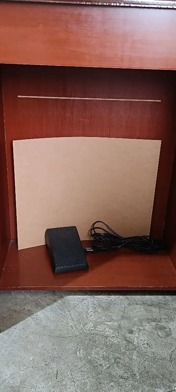 Gabinete embutido com máquina de costura Singer Pro - Foto 4