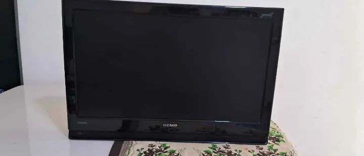 TV SEMP 26 polegadas com suporte articulado