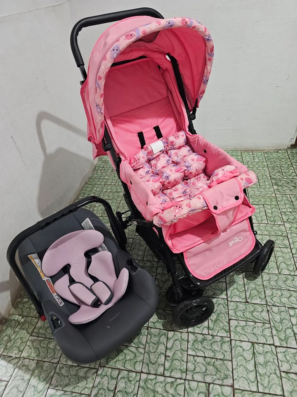 Carrinho e bebê conforto em ótima estado 