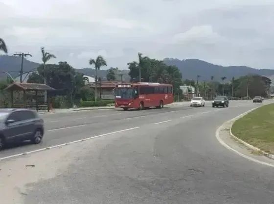 JC- Lote 450m² MULTIFAMILIAR rua asfaltada e Água encanada murado em "U"(Inoã) - Maricá -  - Foto 3