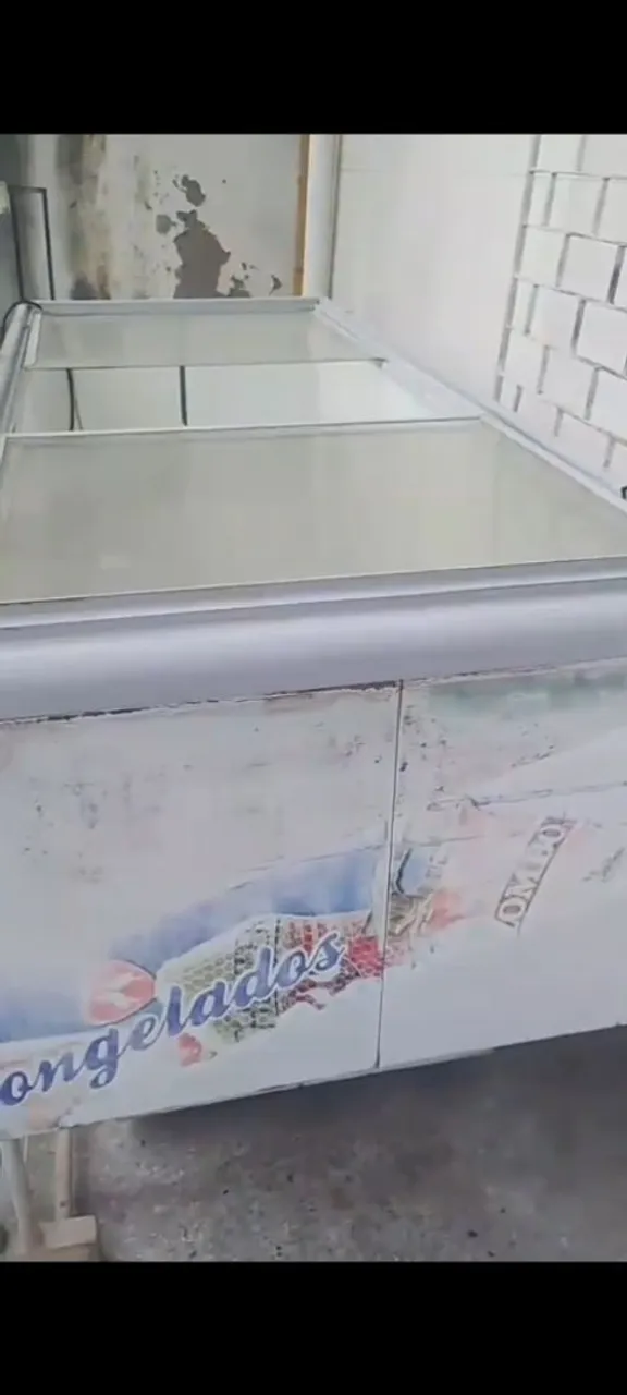 Freezer em perfeito estado com 3 tampa de vidro e