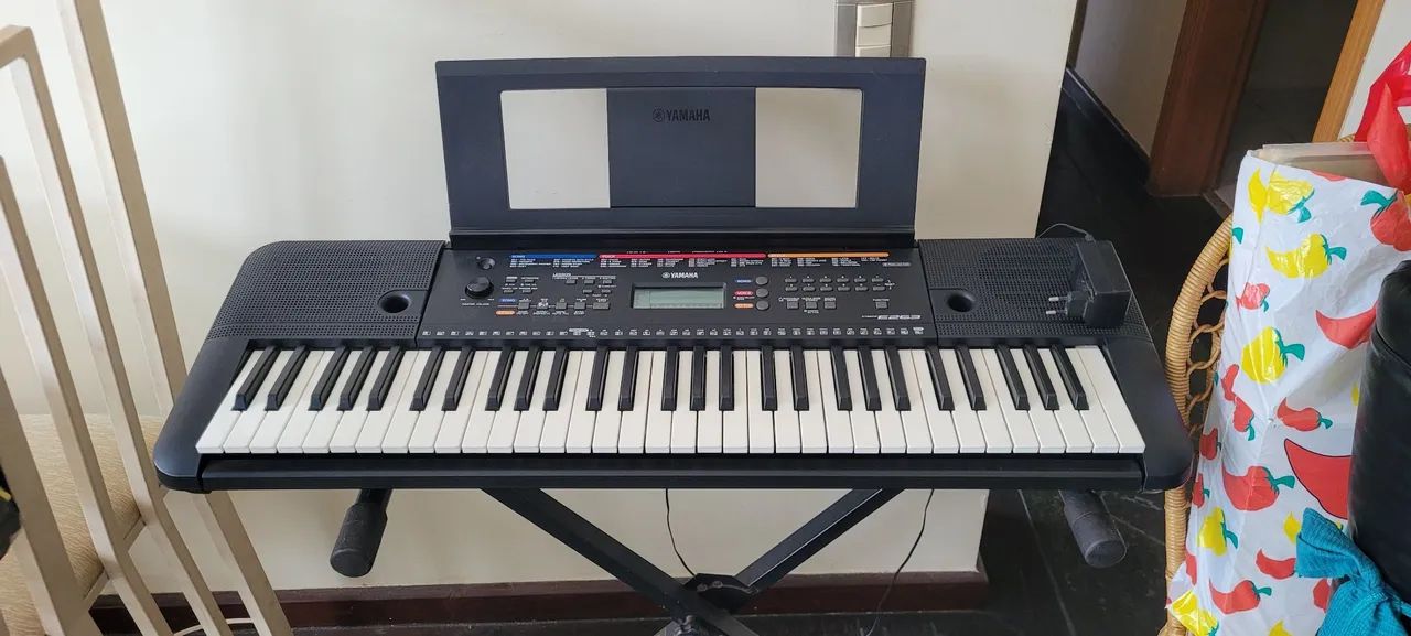 Teclado Yamaha PSR-E263 + Capas+Partituras+Suporte