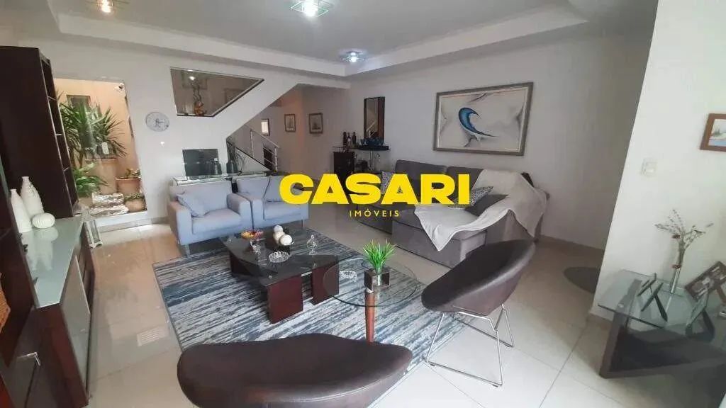 Sobrado de Alto Padrão com 3 Suítes e Piscina  SBC