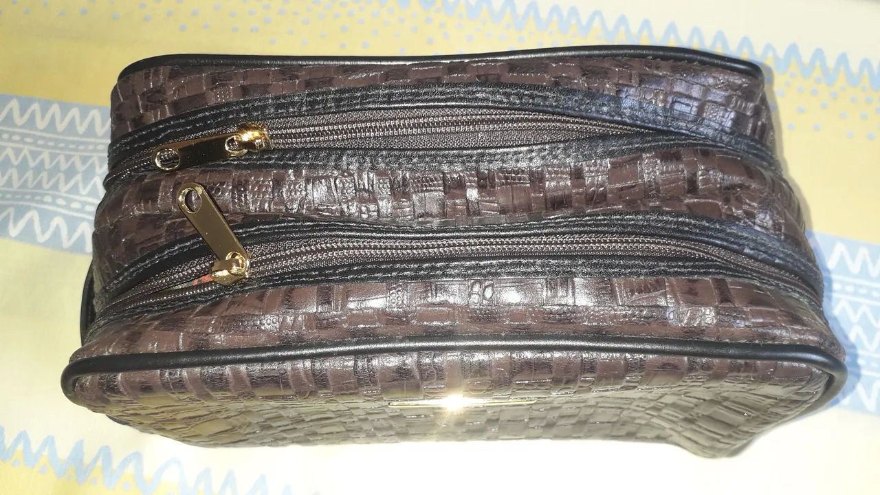 VENDO NECESSARIE GRANDE DE COURO NOVA  - Foto 5