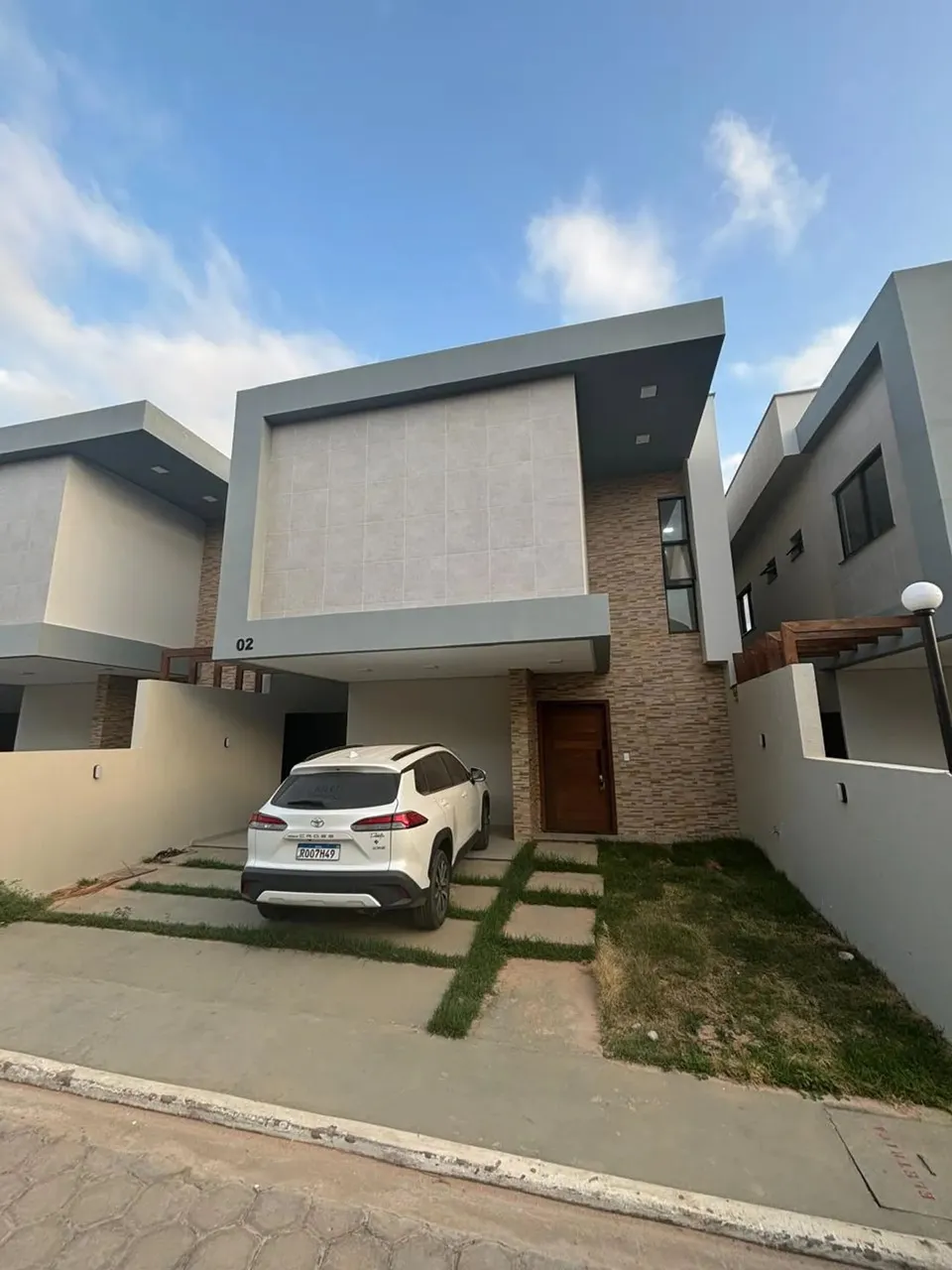 004 - OPORTUNIDADE DE CASA ALTO PADRÃO COM 4 QUARTOS / 3 SUITES / FALE COMIGO