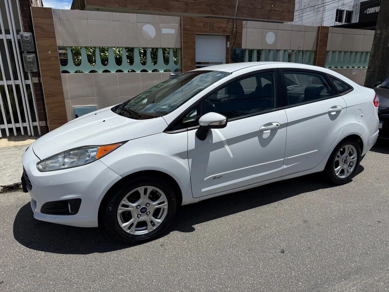 New Fiesta 15/15 automático ( Garantia de 3 meses ou 5 mil km )