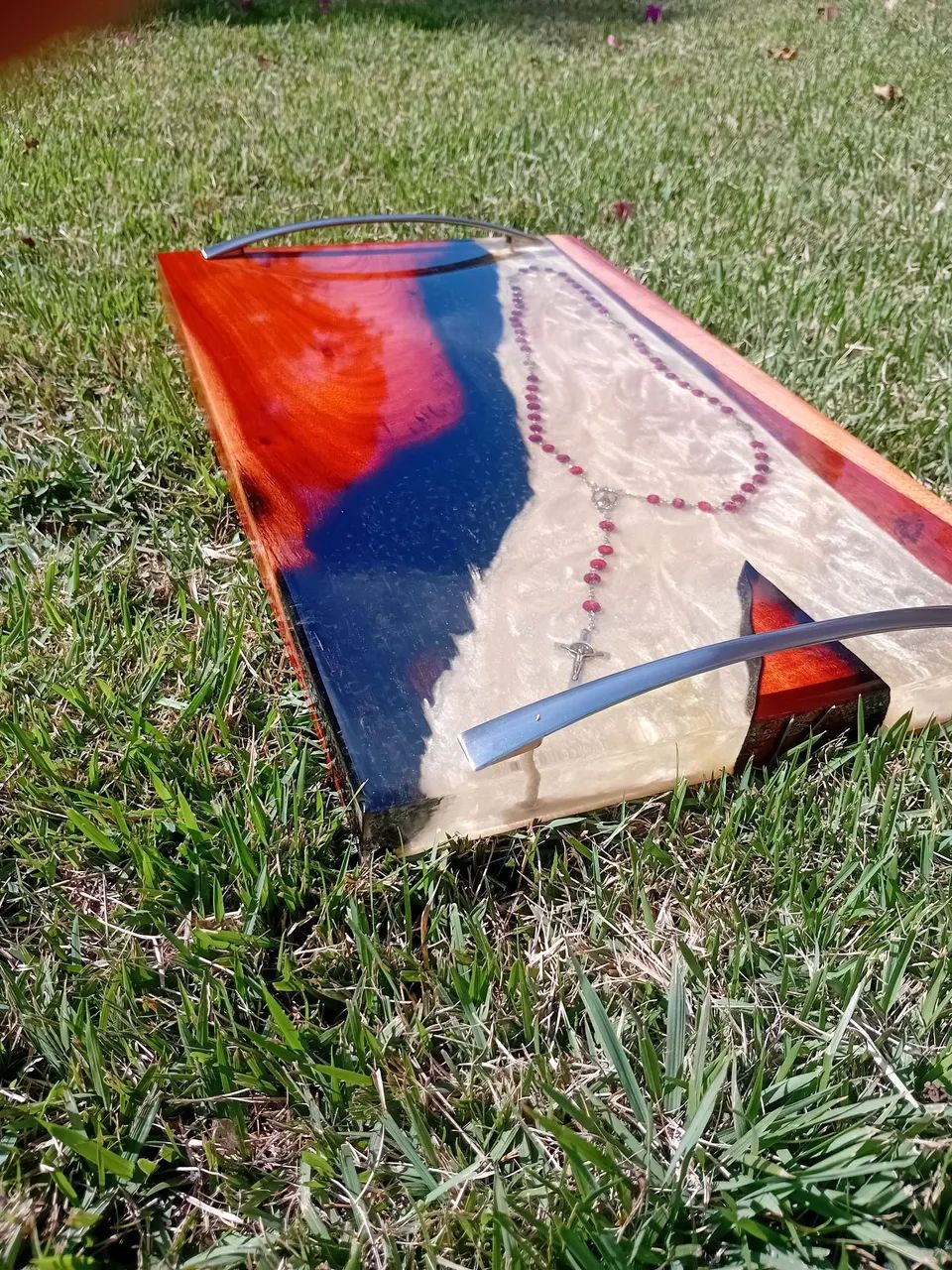 Tabua de frios personalizada em madeira e resina epoxy - Foto 4