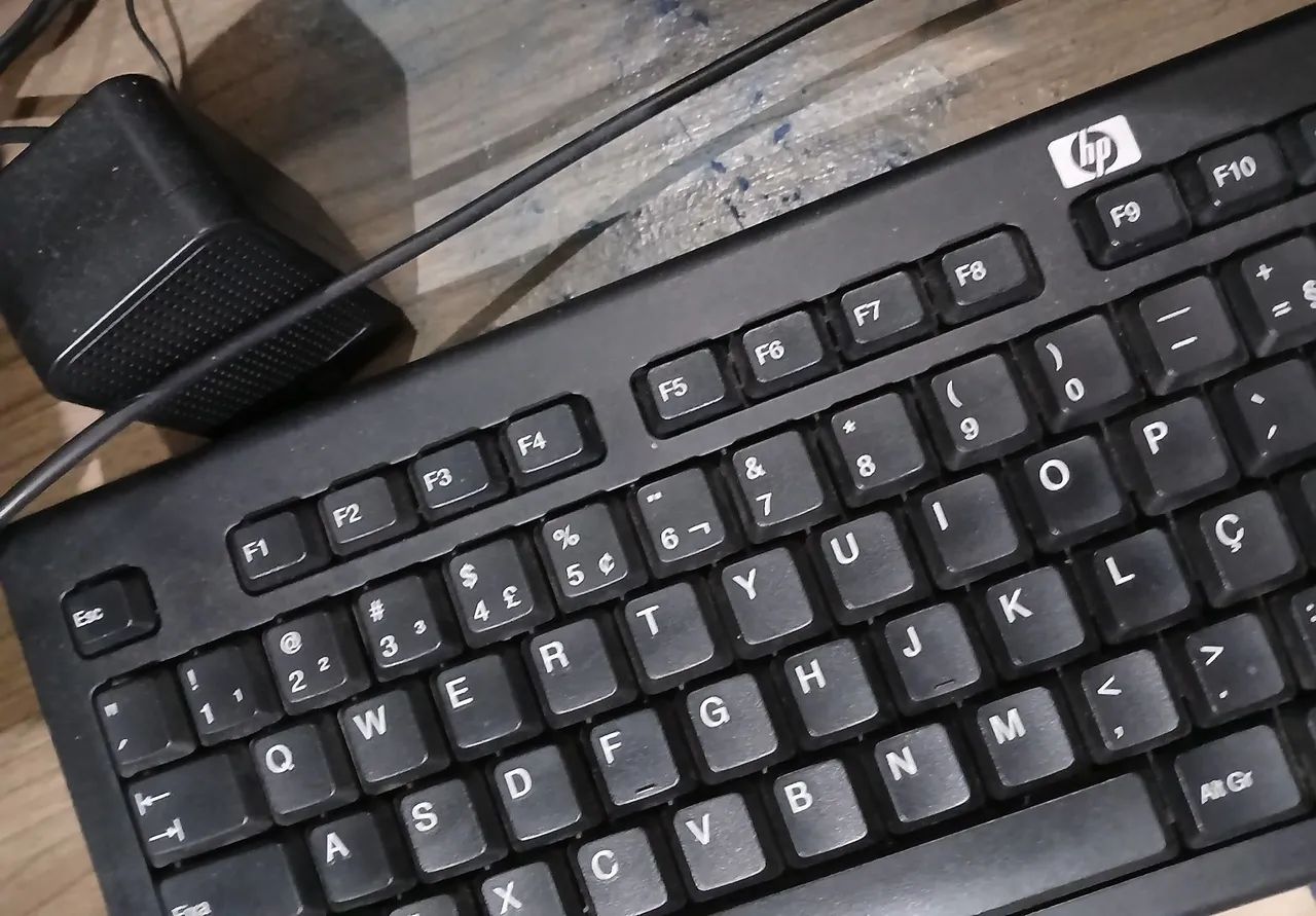 Pc HP Celeron 2gb memória hd 500- teclado, mouse, caixinha de som.