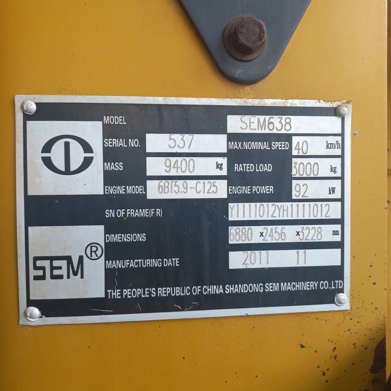 Vendo carregadeira cem ano 2011 com 7 mil h  - Foto 3