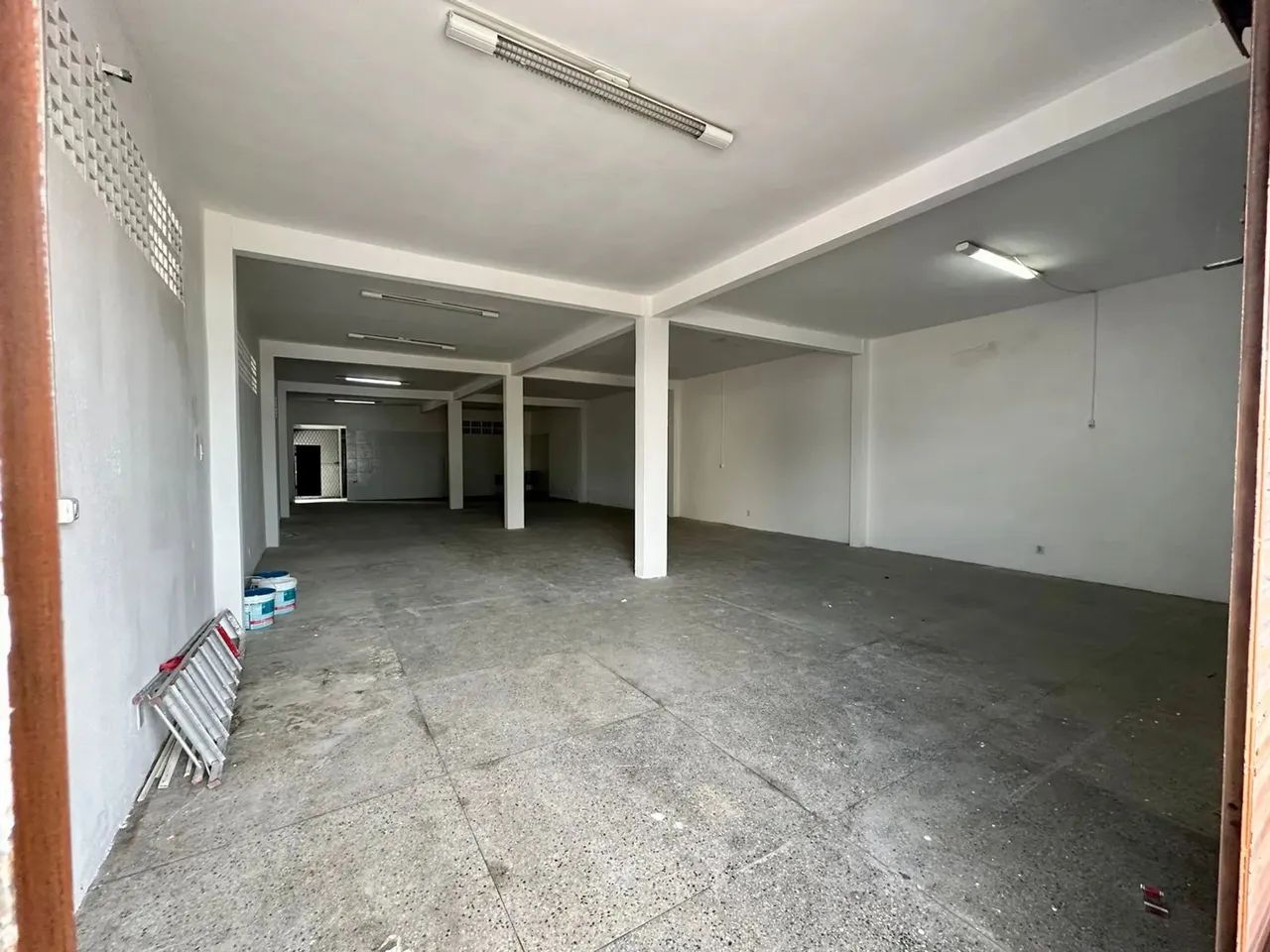 VENDO PRÉDIO COMERCIAL NO CENTRO DE PARNAMIRIM.