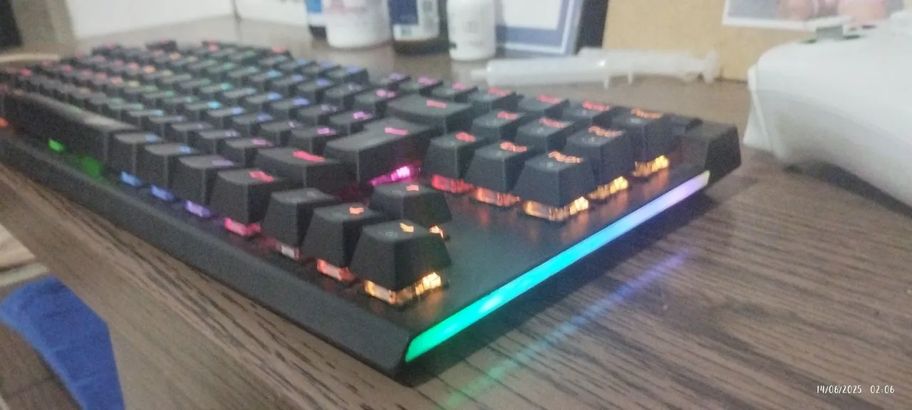Teclado gamer mecânico redragn magic wand-pro