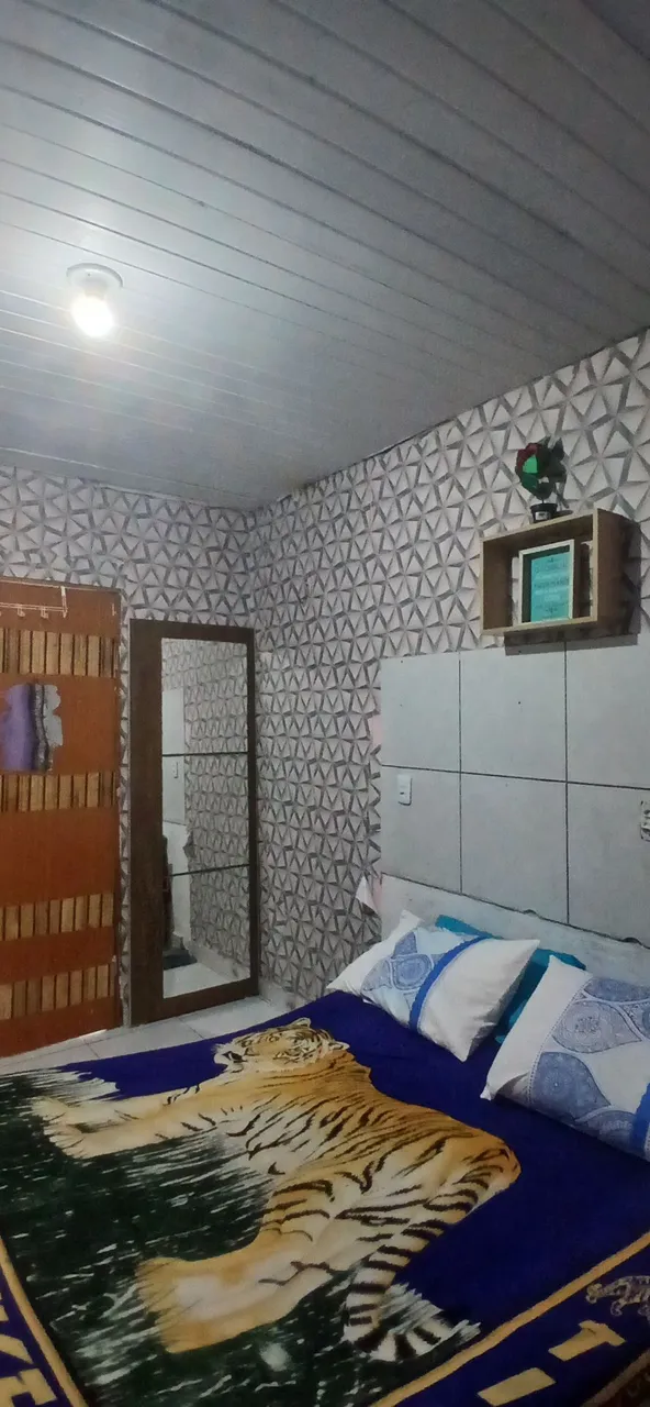 Quarto mobiliado solteiro(a) coroado