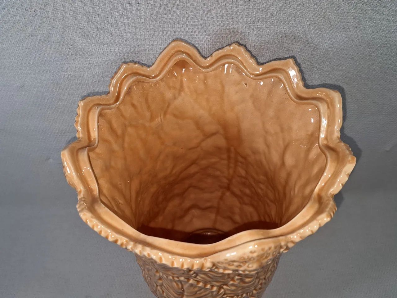Vaso em cerâmica Nara Aveiro detalhes em folhas - Foto 4