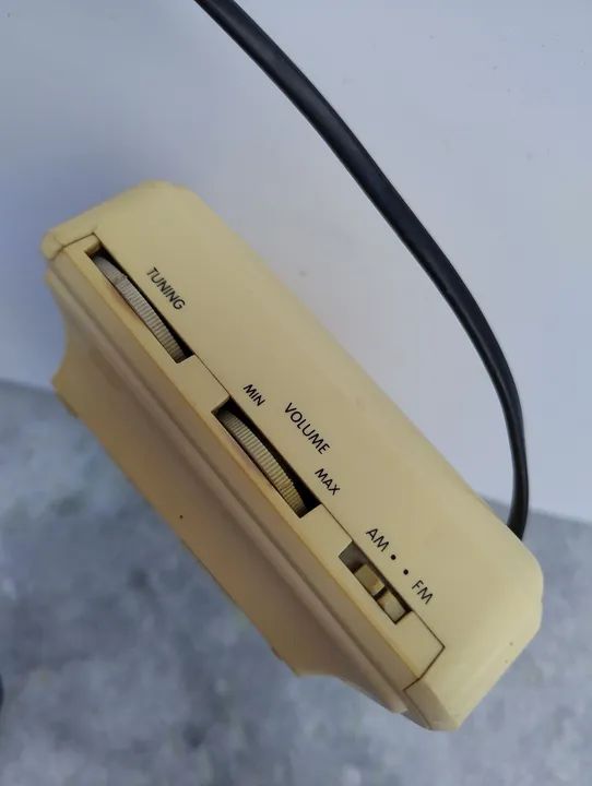 Rádio Relógio Despertador Vintage - Foto 3