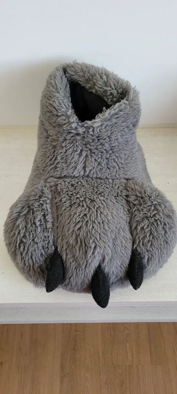 Pantufa divertida de pata de urso