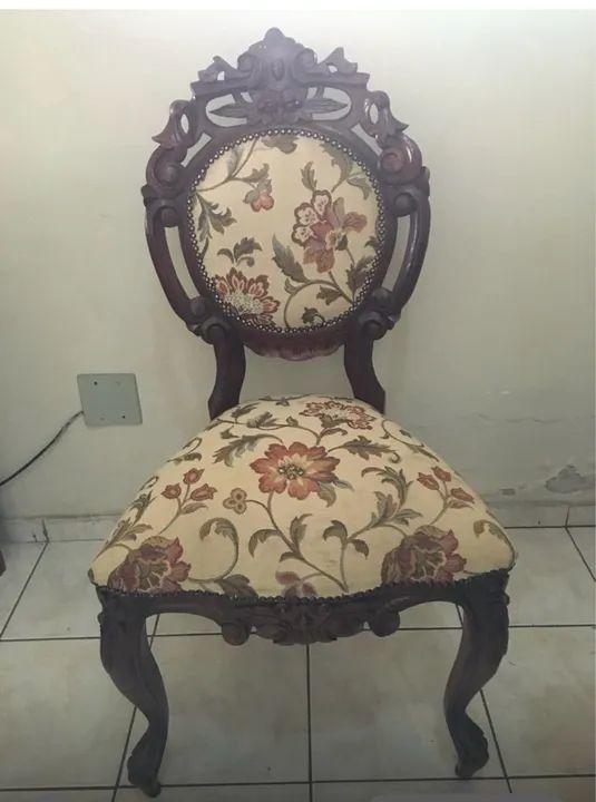 Cadeira de Jantar Antiga em Madeira