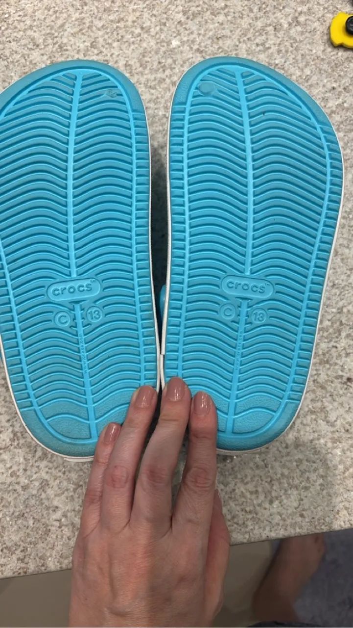 Crocs infantis azul - tamanho c13 30/31 - Foto 2