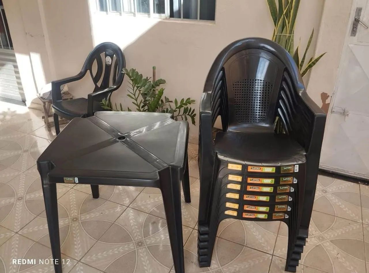 Conjunto de mesa e cadeiras de plástico - Foto 4