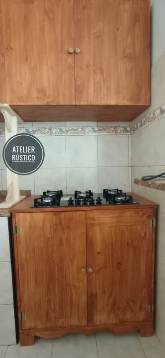 Armário de Cozinha em Madeira Maciça em pinus