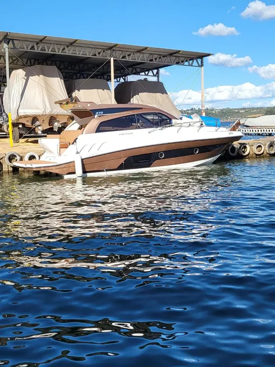 Impecável lancha Triton HT 37 2021