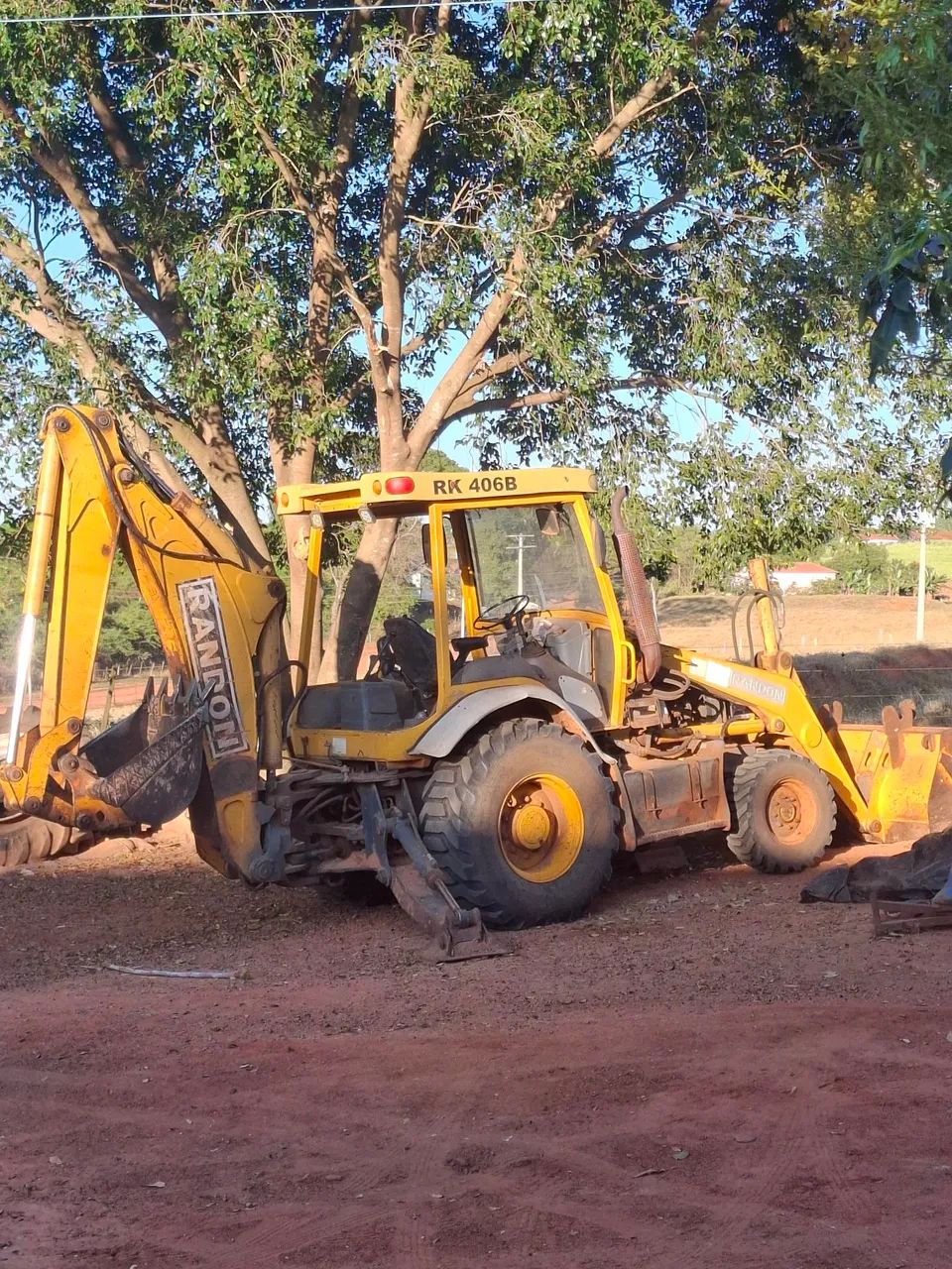 Retroescavadeira para locação 150$ a hora
