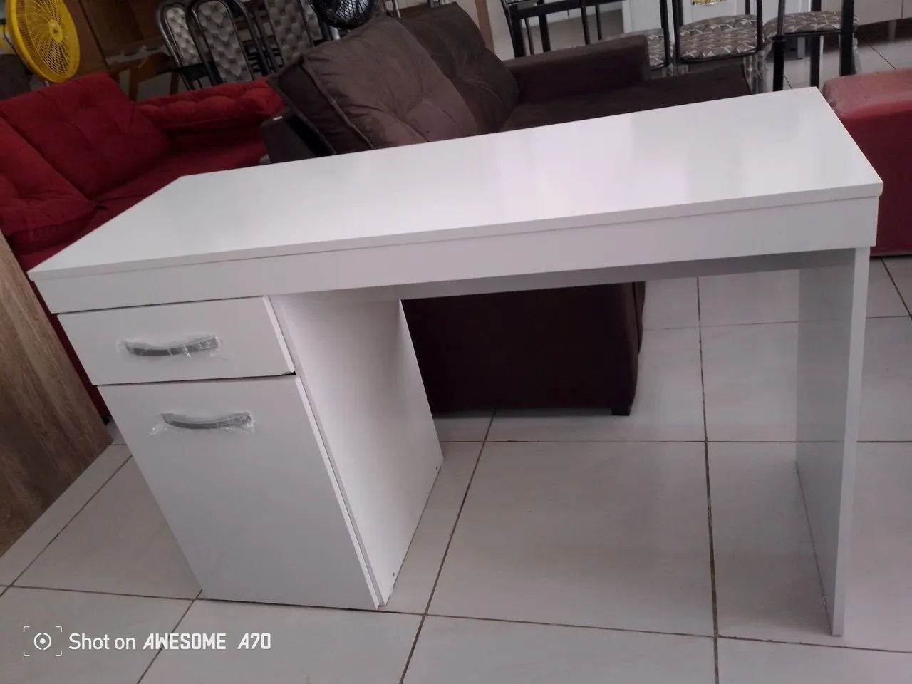 Escrivaninha com gaveta e porta - ENTREGO E MONTO NO MESMO DIA