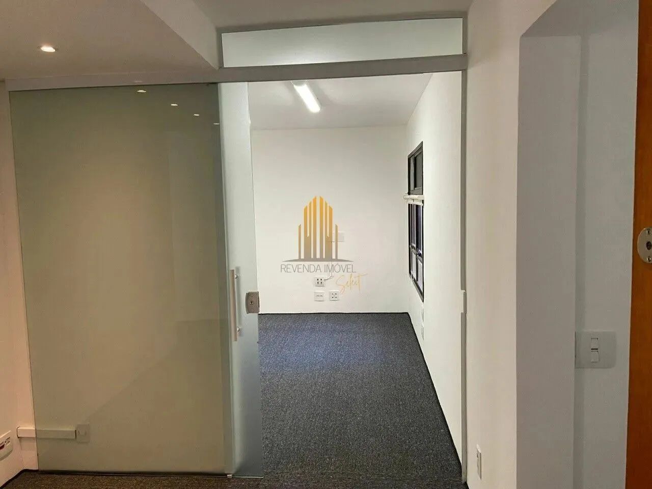 Conjunto comercial dividido em 6 salas, ar condicionado, copa e depósito. - Foto 2