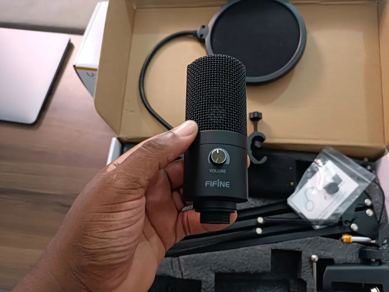 Microfone condensador USB fifine na caixa - Foto 3