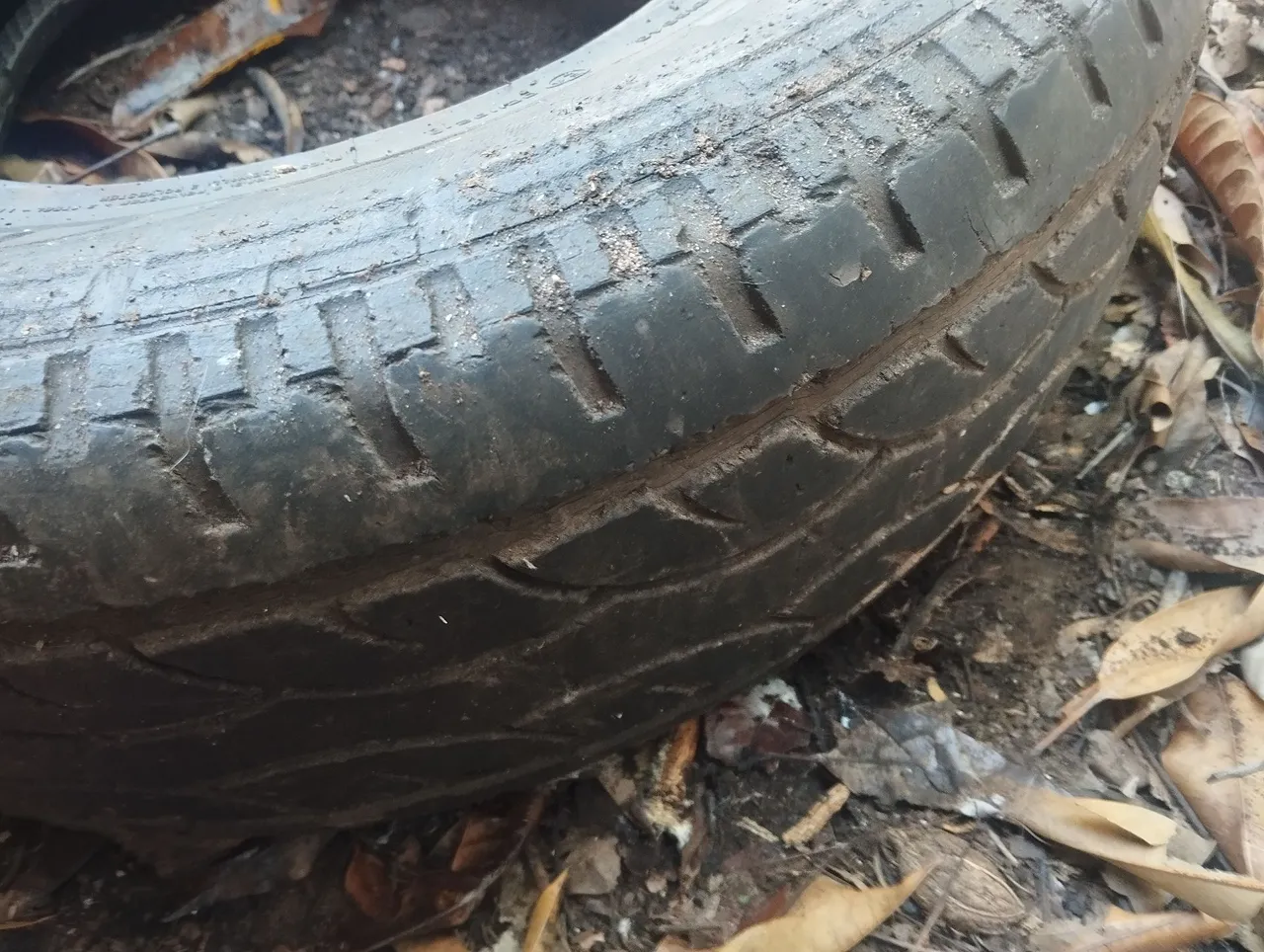Pneu/Rodas usado p/ camionete em Bom Estado
