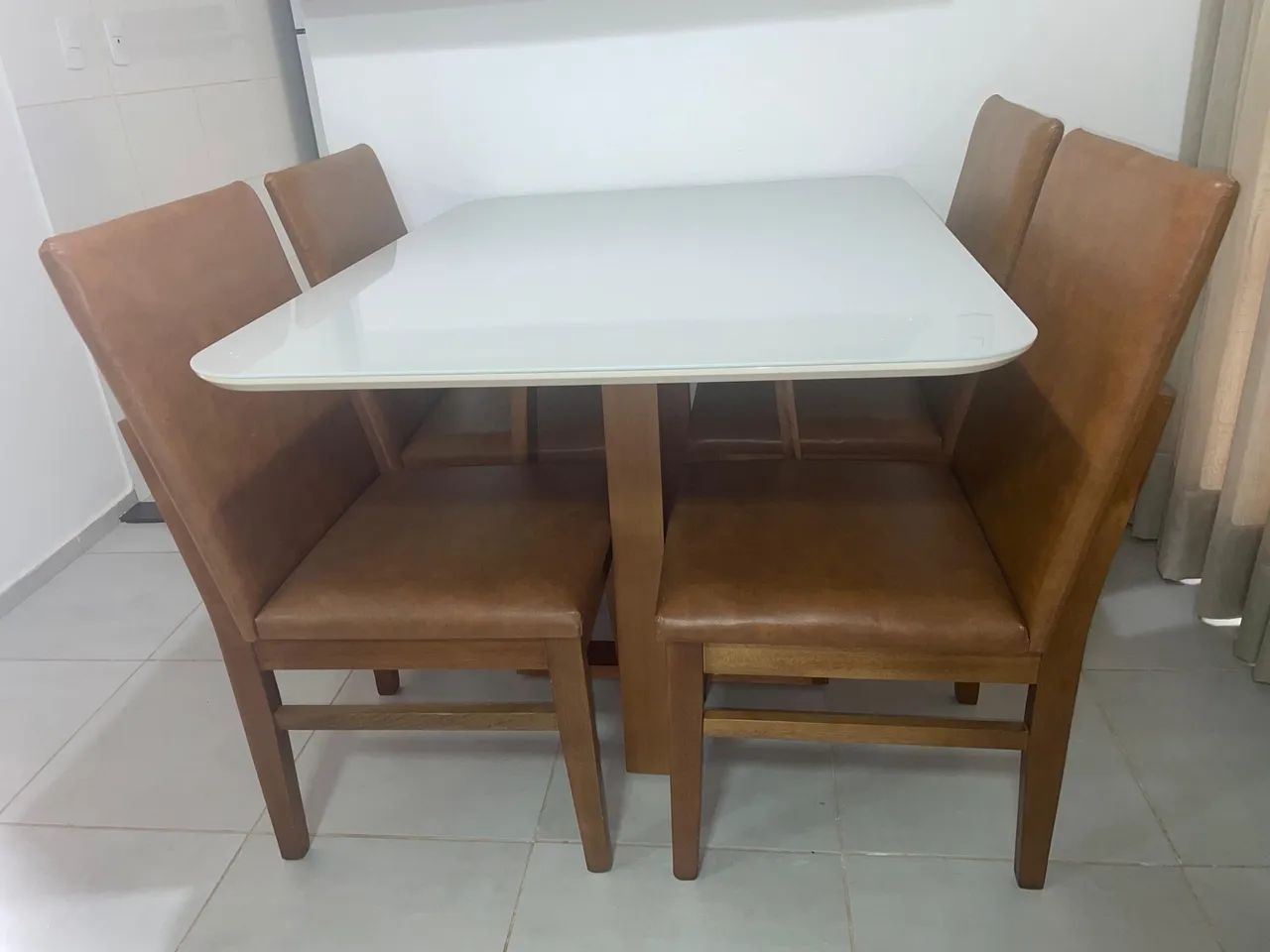 Mesa de Jantar com 4 Cadeiras em madeira  - Foto 2