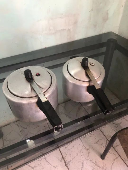 2 panelas de pressão 4,5L e 10L - Foto 2