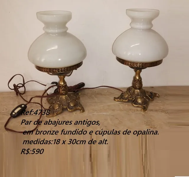 Par de abajures antigos em bronze e opalina,