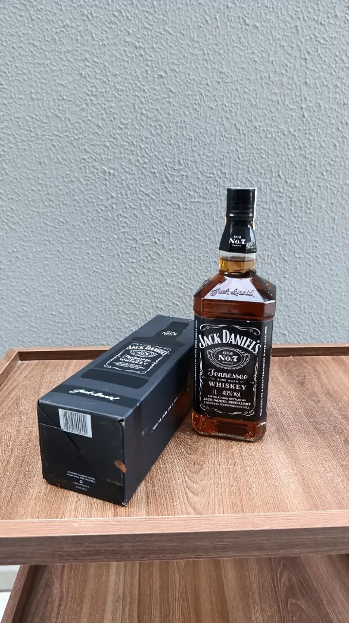 Jack Daniel's - Whisky 1 litro com caixa (lacrado)