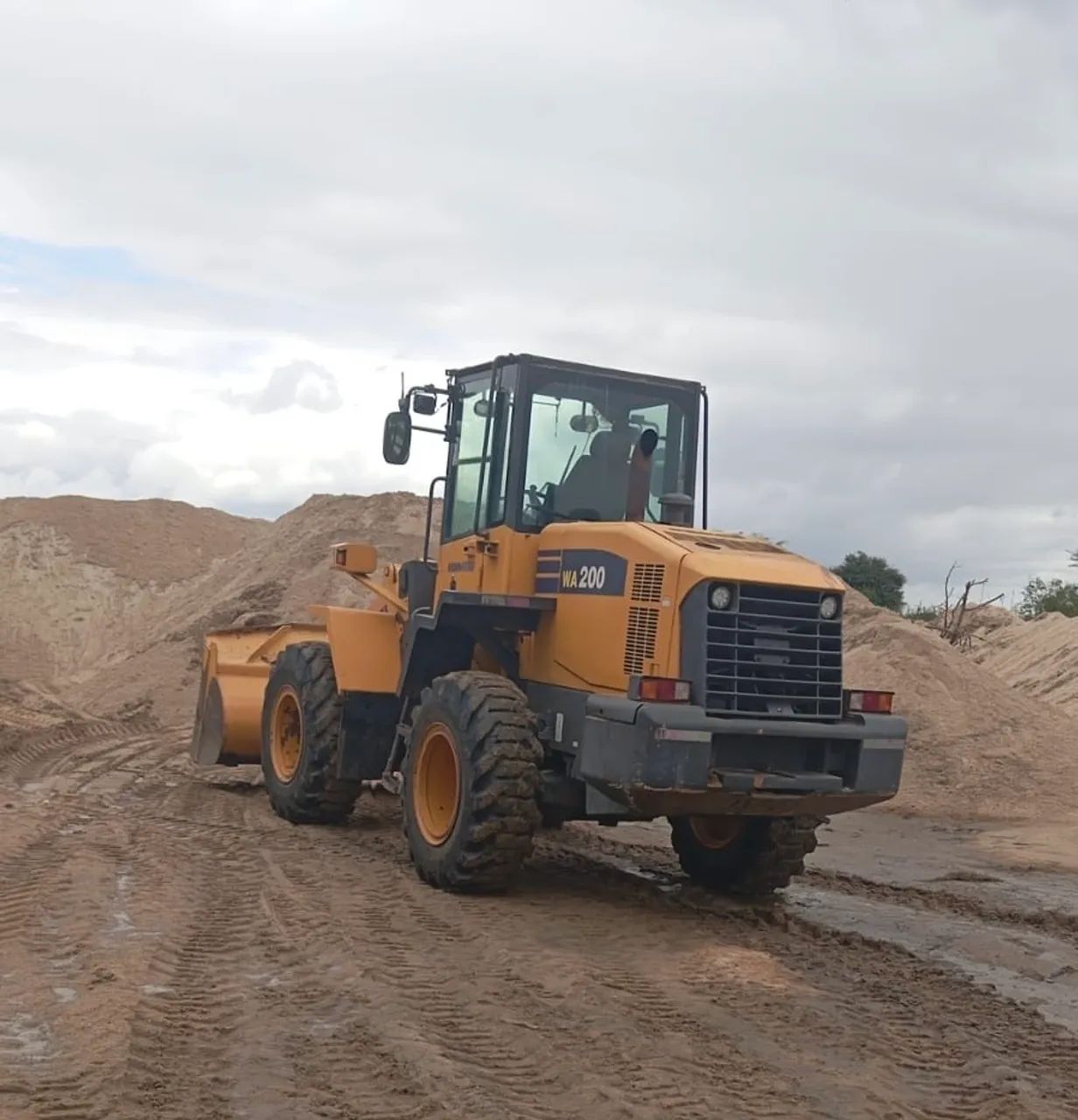 Pá mecânica Komatsu WA 200 - REVISADA - Foto 4