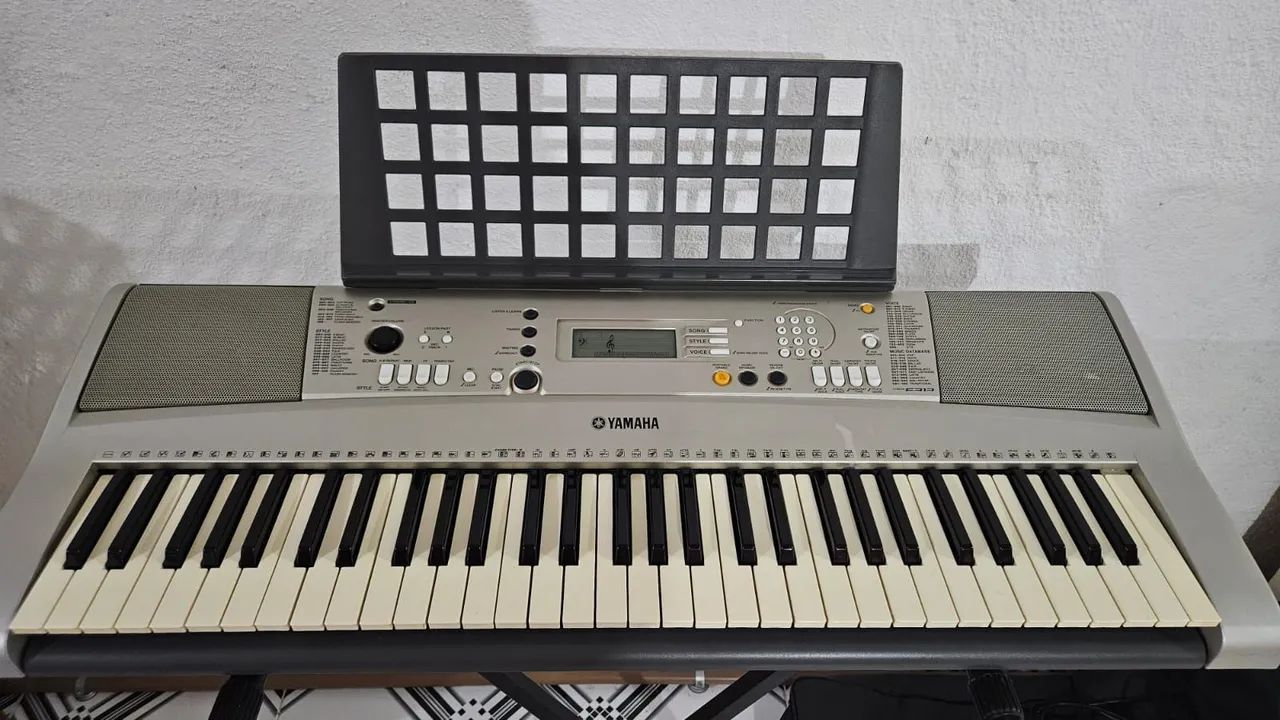 Teclado Yamaha PSR-E233 - Foto 5