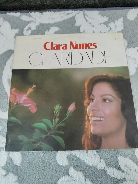 2 Discos de Vinil Clara Nunes Anos 1975 e 1976